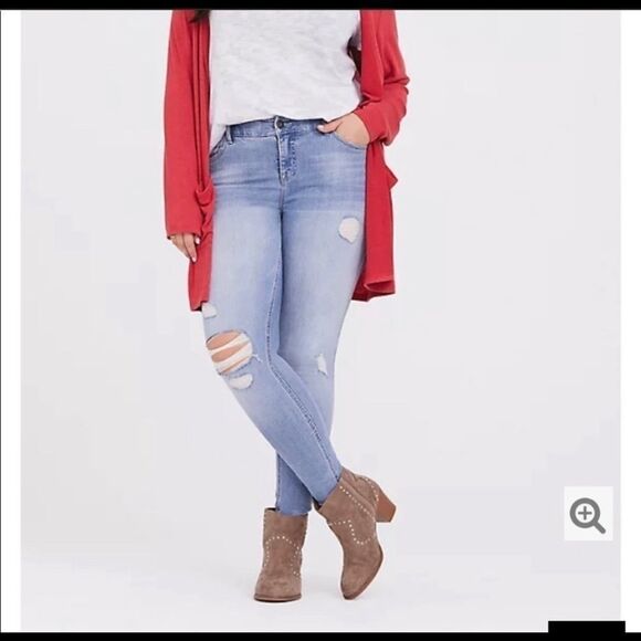 TORRID BOMBSHELL SKINNY JEANS- PREMIUM STRETCH‎ LIGHT WASH - Picture 7 of 7